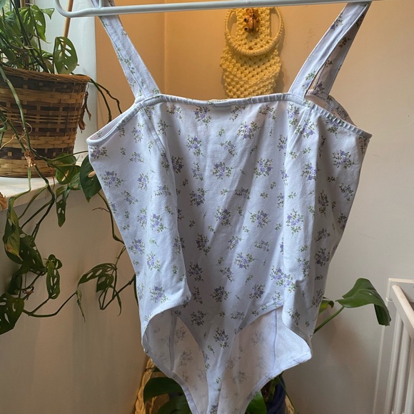 White floral corset style bodysuit - Picture 3 of 4